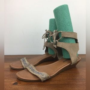 Minnetonka Women’s Leather Gladiator Paloma Beaded Sandals 799884 Tan Size 8.